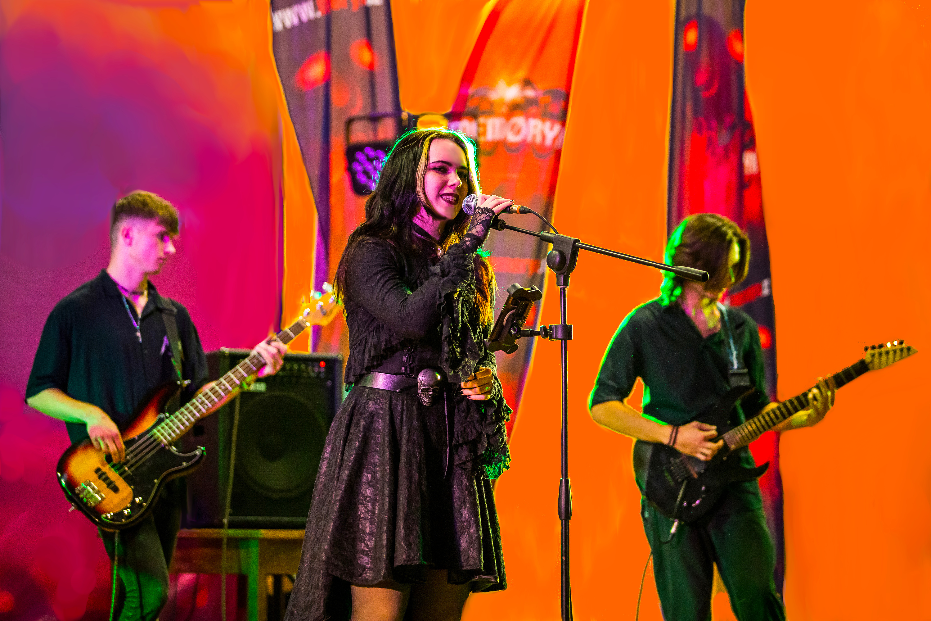 Soukromý večírek, oslava, vystoupení kapely memoryx, zpěvačka Daniela Ulrichová